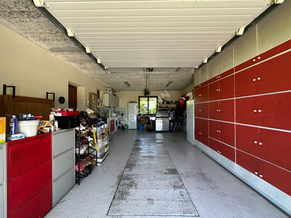 Maison avec piscine et dépendances entre CHALON-SUR-SAONE et LONS-LE-SAUNIER proche LOUHANS et ses 157 arcades à 25 minutes de l'autoroute A39 et 30 minutes de l'A6