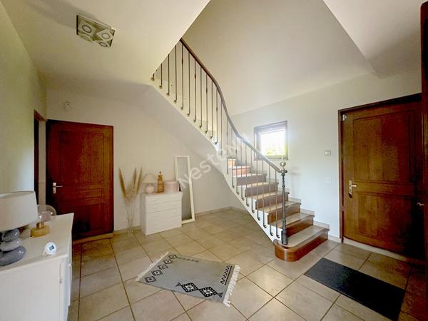 Maison avec piscine et dépendances entre CHALON-SUR-SAONE et LONS-LE-SAUNIER proche LOUHANS et ses 157 arcades à 25 minutes de l'autoroute A39 et 30 minutes de l'A6