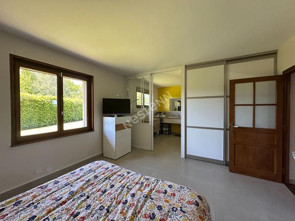 Maison avec piscine et dépendances entre CHALON-SUR-SAONE et LONS-LE-SAUNIER proche LOUHANS et ses 157 arcades à 25 minutes de l'autoroute A39 et 30 minutes de l'A6