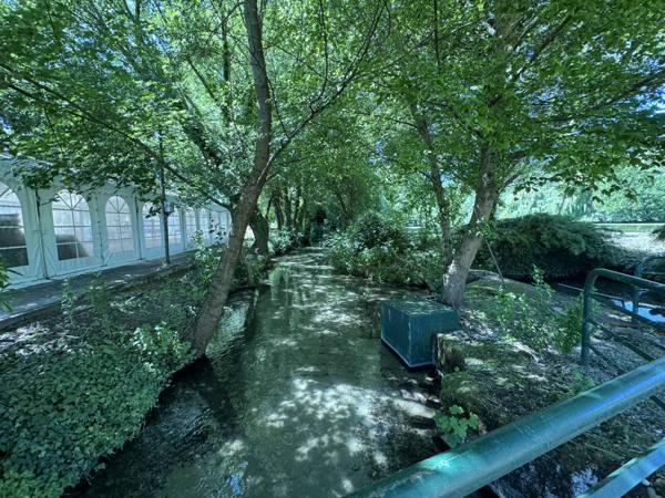 ECO LIEU POUR AGROTOURISME BAR, RESTAURANT sur 6 hectares environ à Moras-en-Valloire