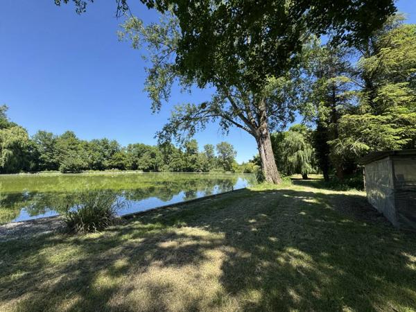ECO LIEU POUR AGROTOURISME BAR, RESTAURANT sur 6 hectares environ à Moras-en-Valloire