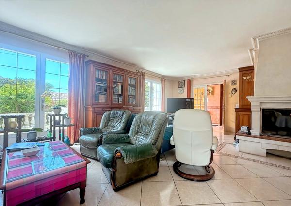 A VENDRE Tanchet- Maison lumineuse avec piscine