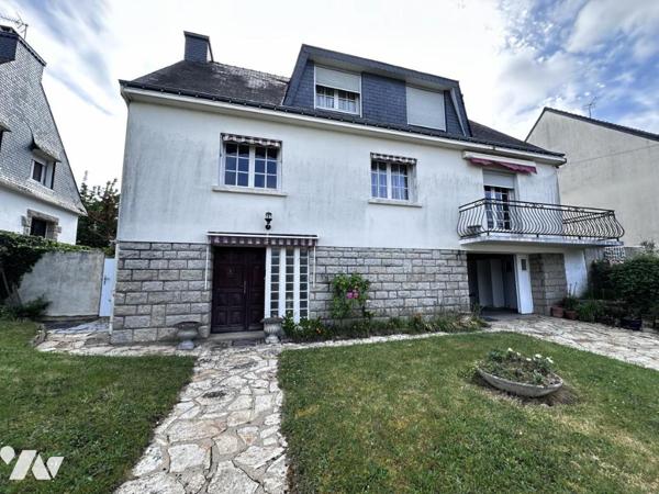 A VENDRE 56 VANNES Secteur Gare, maison années 70 + de 200 m² habitables sur jardin 548 m²