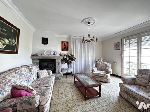 A VENDRE 56 VANNES Secteur Gare, maison années 70 + de 200 m² habitables sur jardin 548 m²