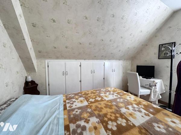 A VENDRE 56 VANNES Secteur Gare, maison années 70 + de 200 m² habitables sur jardin 548 m²