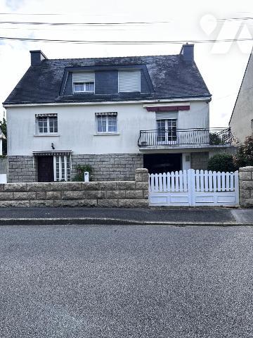 A VENDRE 56 VANNES Secteur Gare, maison années 70 + de 200 m² habitables sur jardin 548 m²