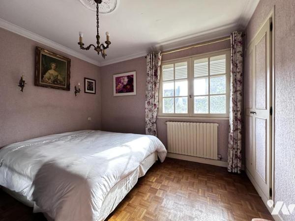 A VENDRE 56 VANNES Secteur Gare, maison années 70 + de 200 m² habitables sur jardin 548 m²