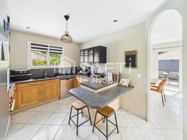 Maison plain pied avec 3 chambres - garage - piscine