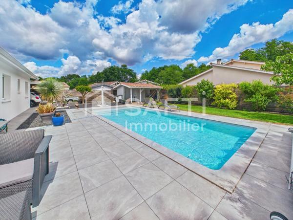Maison plain pied avec 3 chambres - garage - piscine