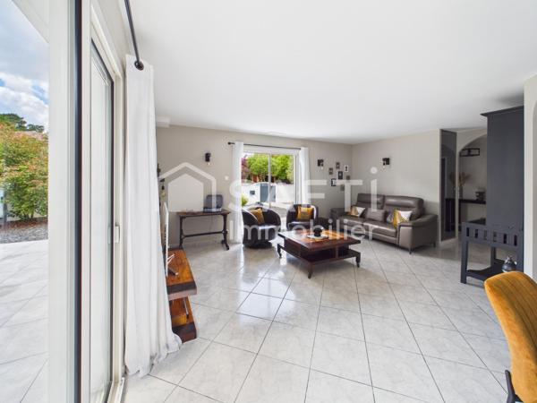 Maison plain pied avec 3 chambres - garage - piscine