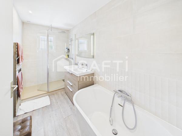 Maison plain pied avec 3 chambres - garage - piscine