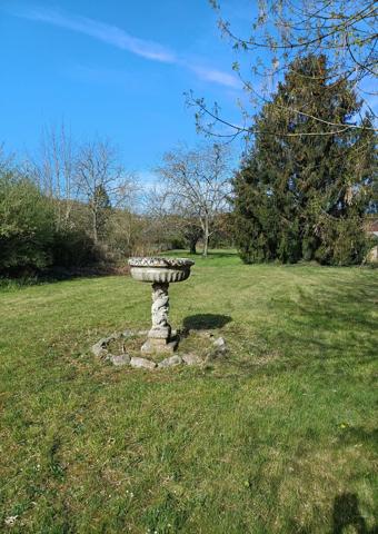 Située avenue du Général de Gaulle à VILLENEUVE-SUR-YONNE, je suis une charmante maison individuelle de 148M² habitab…