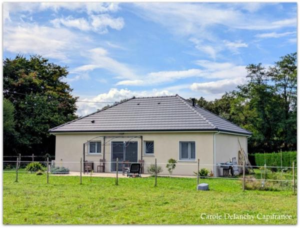 Maison récente (2022) avec dépendance et grand terrain constructible - potentiel rare à Garlin