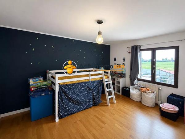Vente                                                      Maison
                        
                     5 pièces                      195 m2                     à La Ferté-sous-Jouarre