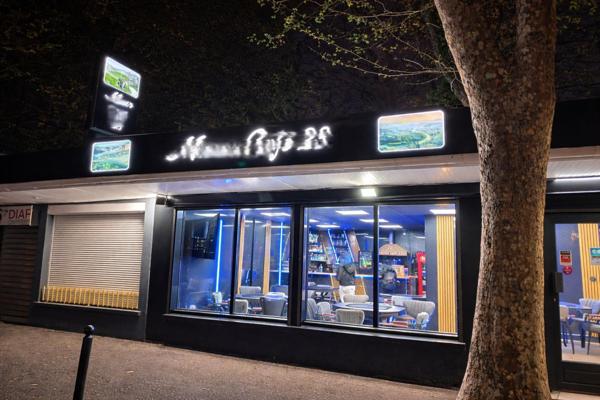 Salon de thé refait à neuf - fort CA à développer!