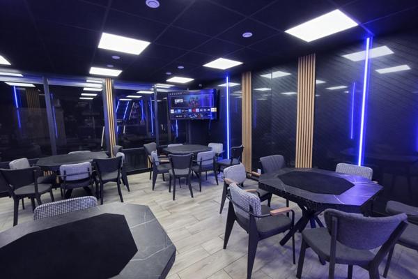 Salon de thé refait à neuf - fort CA à développer!