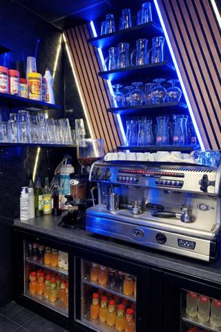 Salon de thé refait à neuf - fort CA à développer!