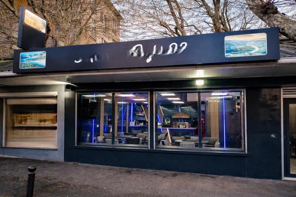 Salon de thé refait à neuf - fort CA à développer!