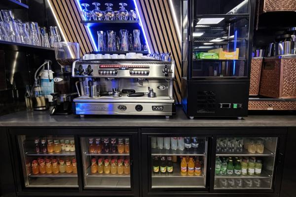 Salon de thé refait à neuf - fort CA à développer!