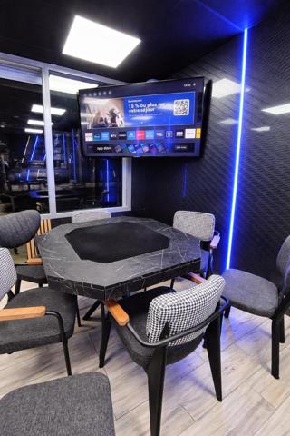 Salon de thé refait à neuf - fort CA à développer!