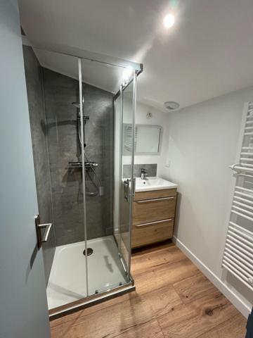 Maison sur deux niveaux à SERIGNY