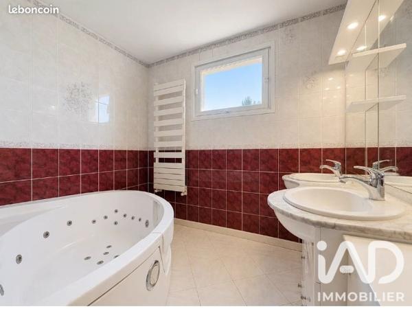 Maison à vendre 10 pièces 213 m² Les Pennes-Mirabeau
