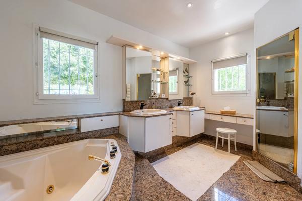 Aix-en-Provence, Maison 5 Chambres -  290 m² à vendre