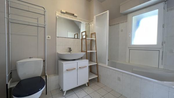 Plescop (56890) Petite maison T3 plein centre de Plescop en location meublée