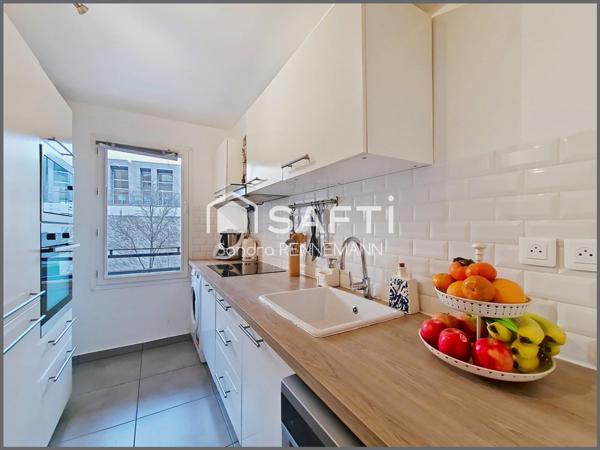 FAUBOURG SUPERBE 3P CLAIR ET CALME, SEJOUR 27 m2.