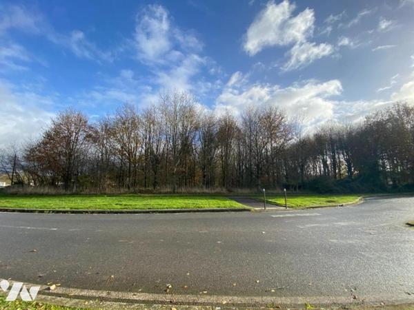 A VENDRE - TERRAIN - LIVRE LA TOUCHE