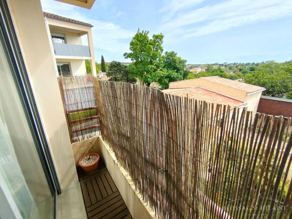 Studio idéalement situé avec balcon et place de parking