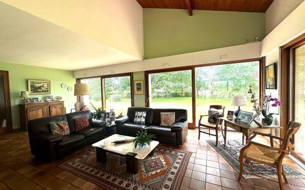 Maison à vendre    6 pièces •  Narrosse