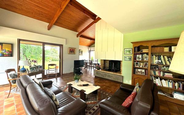 Maison à vendre    6 pièces •  Narrosse