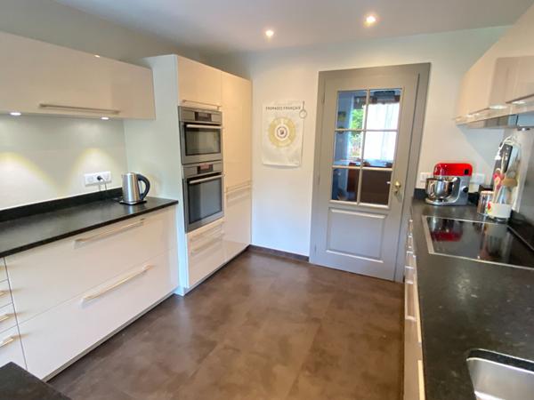 Maison - 8 pièces - 208 m²