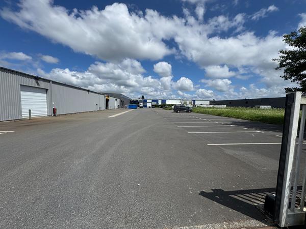Bâtiment de 1600m² à Agneaux