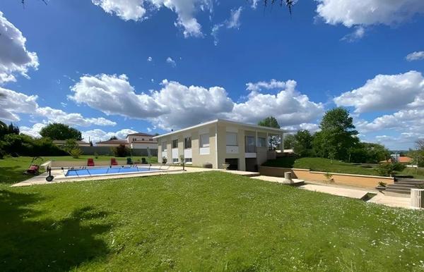 Maison d'architecte avec piscine