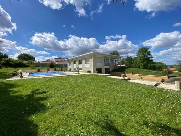 Maison d'architecte avec piscine