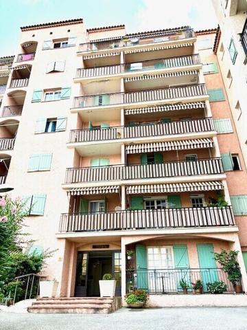 3 pièces dans résidence avec piscine