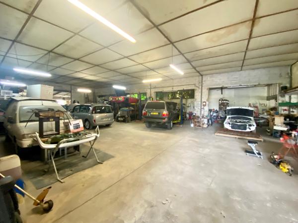 Saint-Saturnin-lès-Avignon (84450) Entrepôt 800 m2