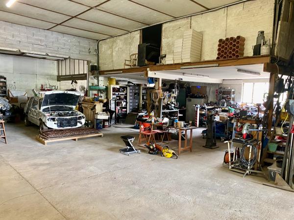 Saint-Saturnin-lès-Avignon (84450) Entrepôt 800 m2