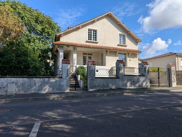 Grande propriété urbaine bénéficiant d'un emplacement exceptionnel, à quelques pas du centre-ville