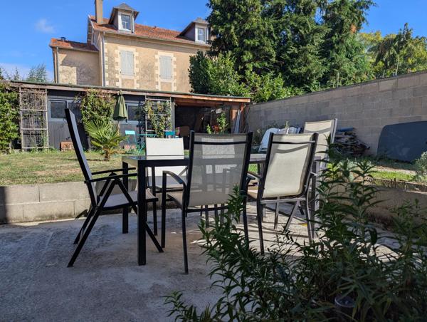 Grande propriété urbaine bénéficiant d'un emplacement exceptionnel, à quelques pas du centre-ville