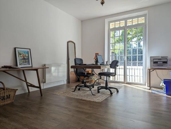 Grande propriété urbaine bénéficiant d'un emplacement exceptionnel, à quelques pas du centre-ville