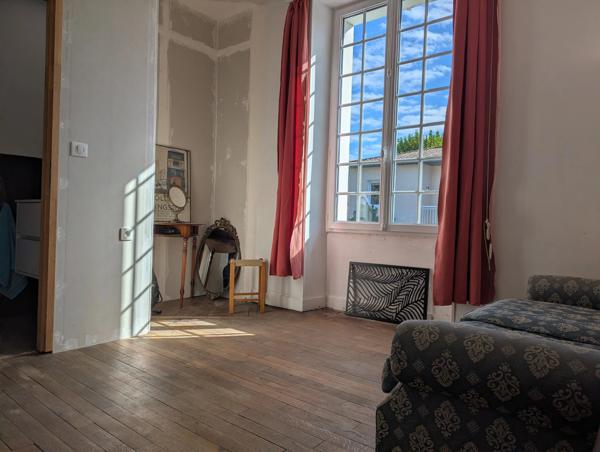Grande propriété urbaine bénéficiant d'un emplacement exceptionnel, à quelques pas du centre-ville