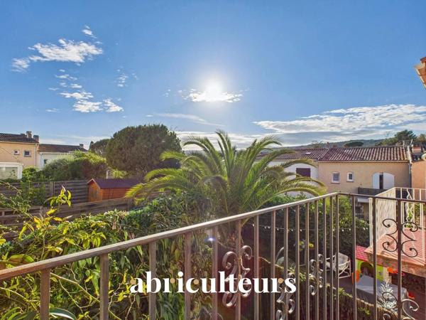 Villa mitoyenne 89m2 avec jardin, 3 chambres, combles aménagés Domaine sécurisé avec piscine à Villeneuve-Loubet