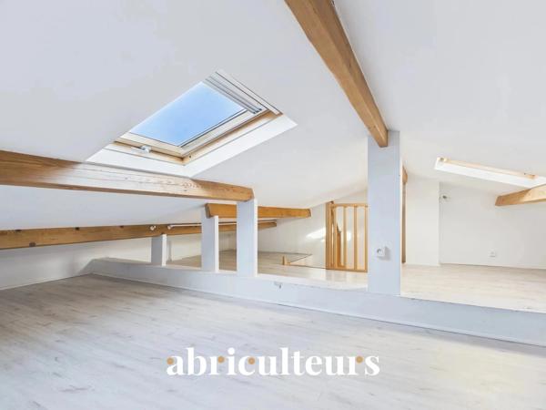 Villa mitoyenne 89m2 avec jardin, 3 chambres, combles aménagés Domaine sécurisé avec piscine à Villeneuve-Loubet