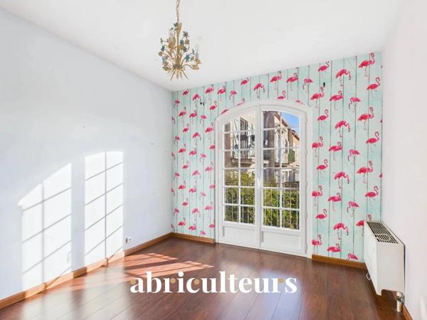 Villa mitoyenne 89m2 avec jardin, 3 chambres, combles aménagés Domaine sécurisé avec piscine à Villeneuve-Loubet