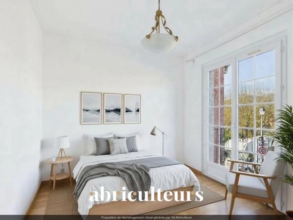Villa mitoyenne 89m2 avec jardin, 3 chambres, combles aménagés Domaine sécurisé avec piscine à Villeneuve-Loubet