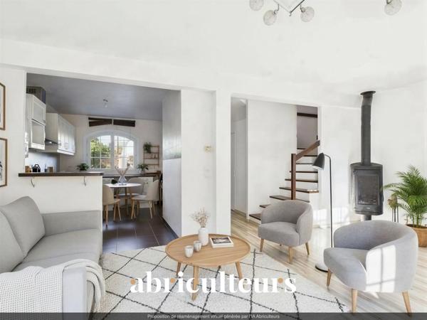 Villa mitoyenne 89m2 avec jardin, 3 chambres, combles aménagés Domaine sécurisé avec piscine à Villeneuve-Loubet