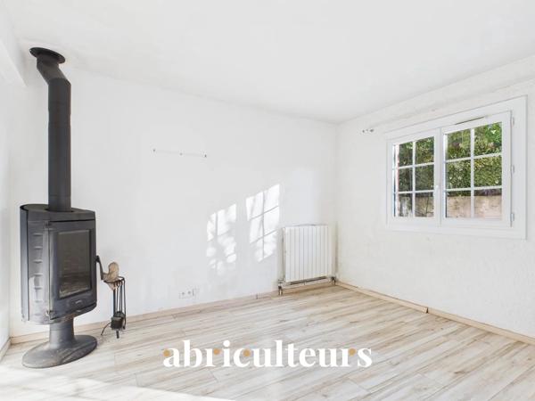 Villa mitoyenne 89m2 avec jardin, 3 chambres, combles aménagés Domaine sécurisé avec piscine à Villeneuve-Loubet